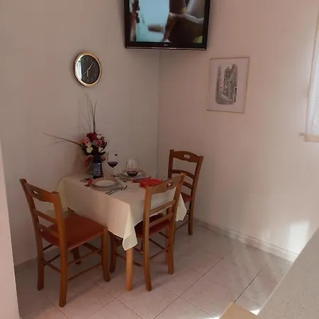 Apartmenthouse *