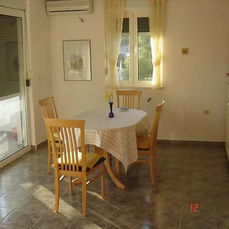 Apartmenthouse