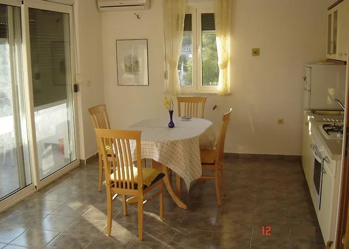 Apartmenthouse