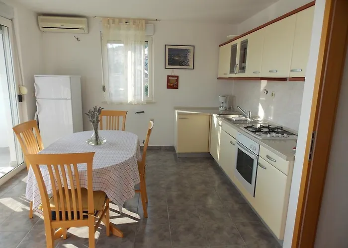 公寓 Apartmenthouse