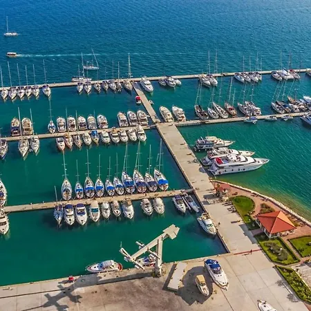 Apartmenthouse Τρογκίρ