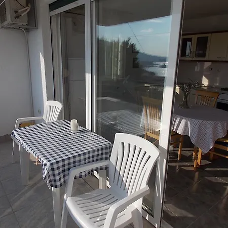 Apartmenthouse Διαμέρισμα Τρογκίρ