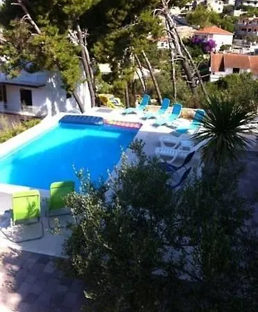 Apartmenthouse * Τρογκίρ