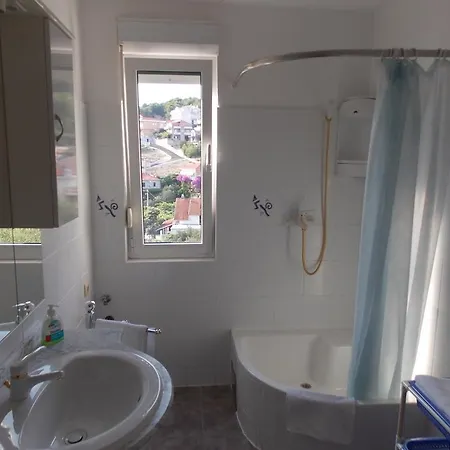 Apartmenthouse Τρογκίρ