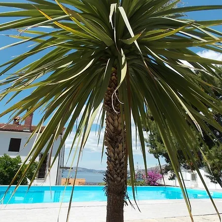 Apartmenthouse Τρογκίρ