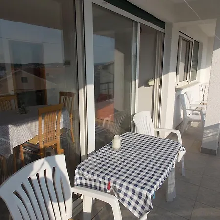 Apartmenthouse Τρογκίρ