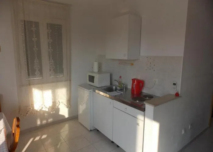 Apartmenthouse